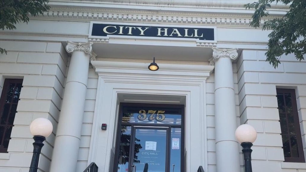 Hollister cancels town hall meetings amid outcry over layoffs, budget woes — CBS Bay Area (KPIX), Healdsburg Government news
