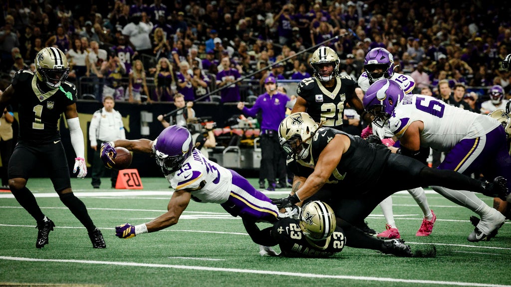 Jefferson, Jones, Murray all produce to help the unbeaten Vikings top Saints 23-13 — WCCO / CBS Minnesota, Healdsburg Sports news