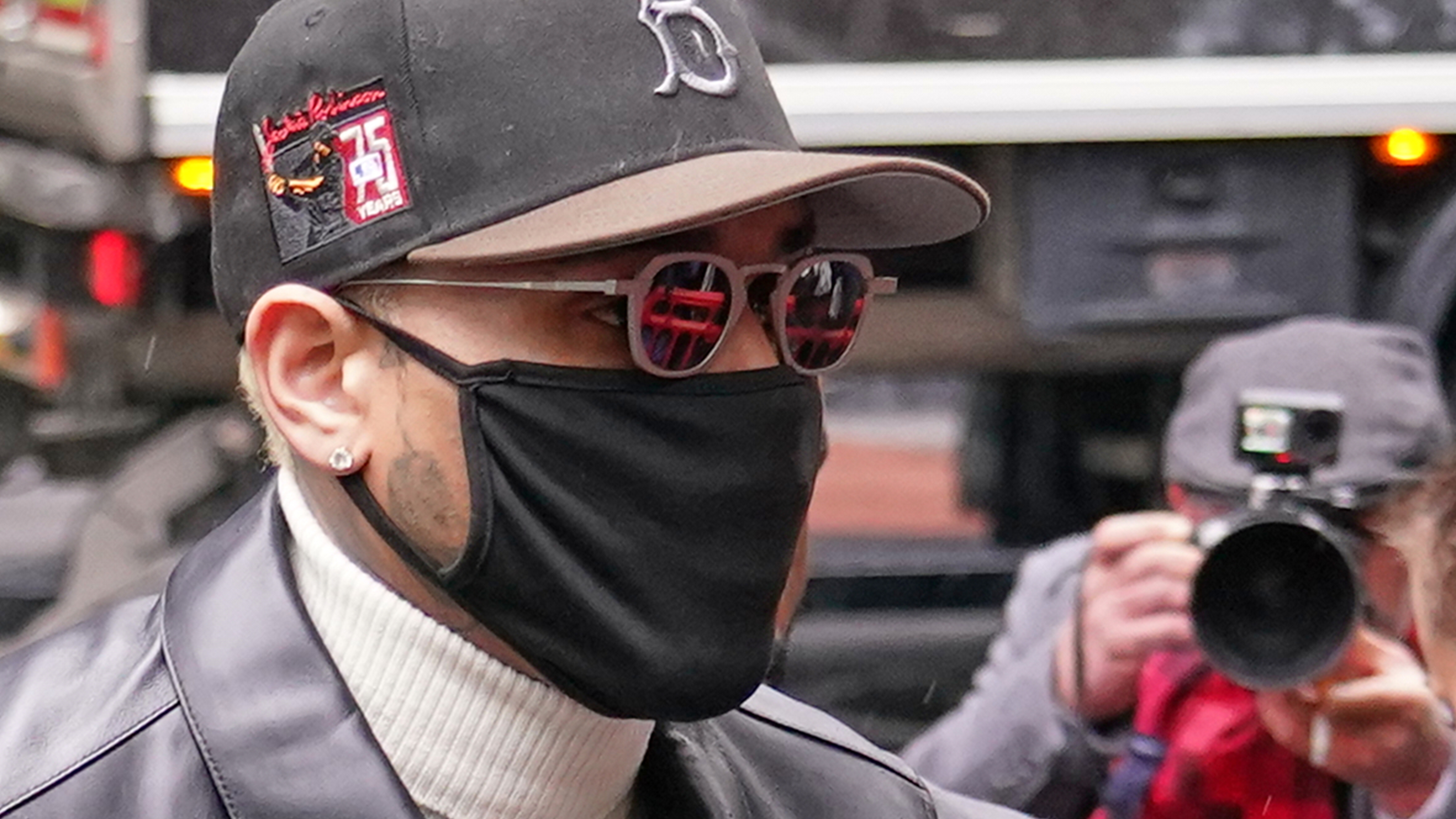 Chris Brown avoids prison time for brawling at a London nightclub

       — ABC 7 Bay Area, Healdsburg Community news