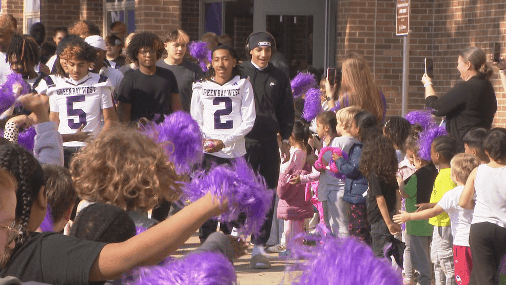 Green Bay West students send off football team for first playoff appearance in decades — Fox 11 Green Bay Sports, Healdsburg Schools news