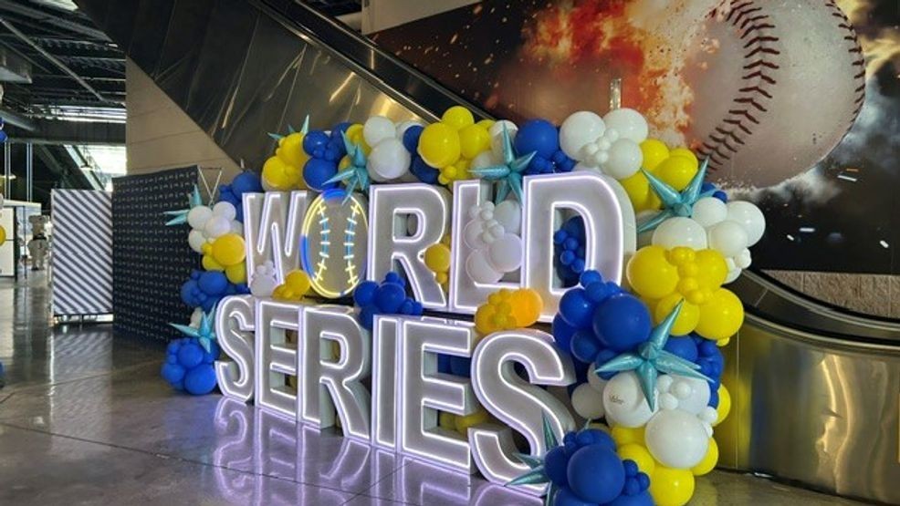 Scenes from outside the stadium| World Series Game 1 gallery — Fox 11 Green Bay Local, Healdsburg Arts news