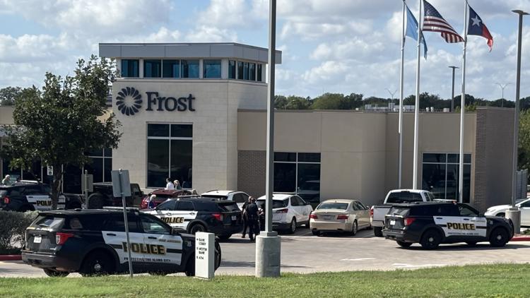 Elderly couple robbed outside Frost Bank in northwest San Antonio, police say suspect(s) at large — KENS 5 (San Antonio), Healdsburg Community news