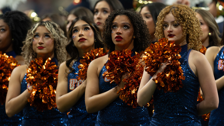 Here's what we know about the service member who fell at the UTSA football game — KENS 5 (San Antonio), Healdsburg Sports news