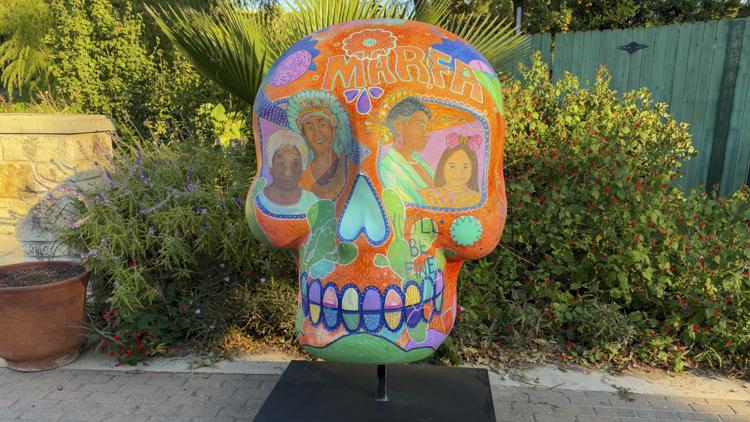 San Antonio Zoo adds 7 giant sugar skulls to Día de los Muertos celebration — KENS 5 (San Antonio)