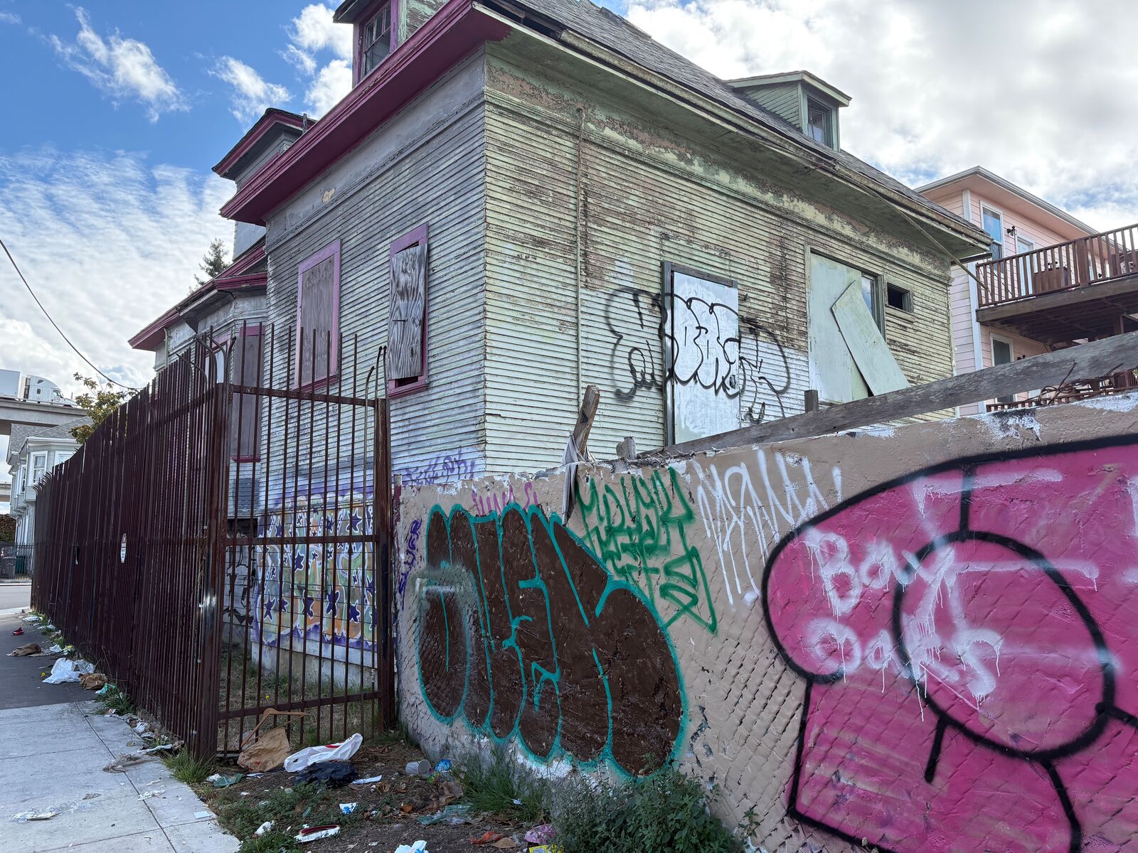Blighted property owners now face $10K daily fines in Oakland — The Oaklandside, Healdsburg Real Estate news