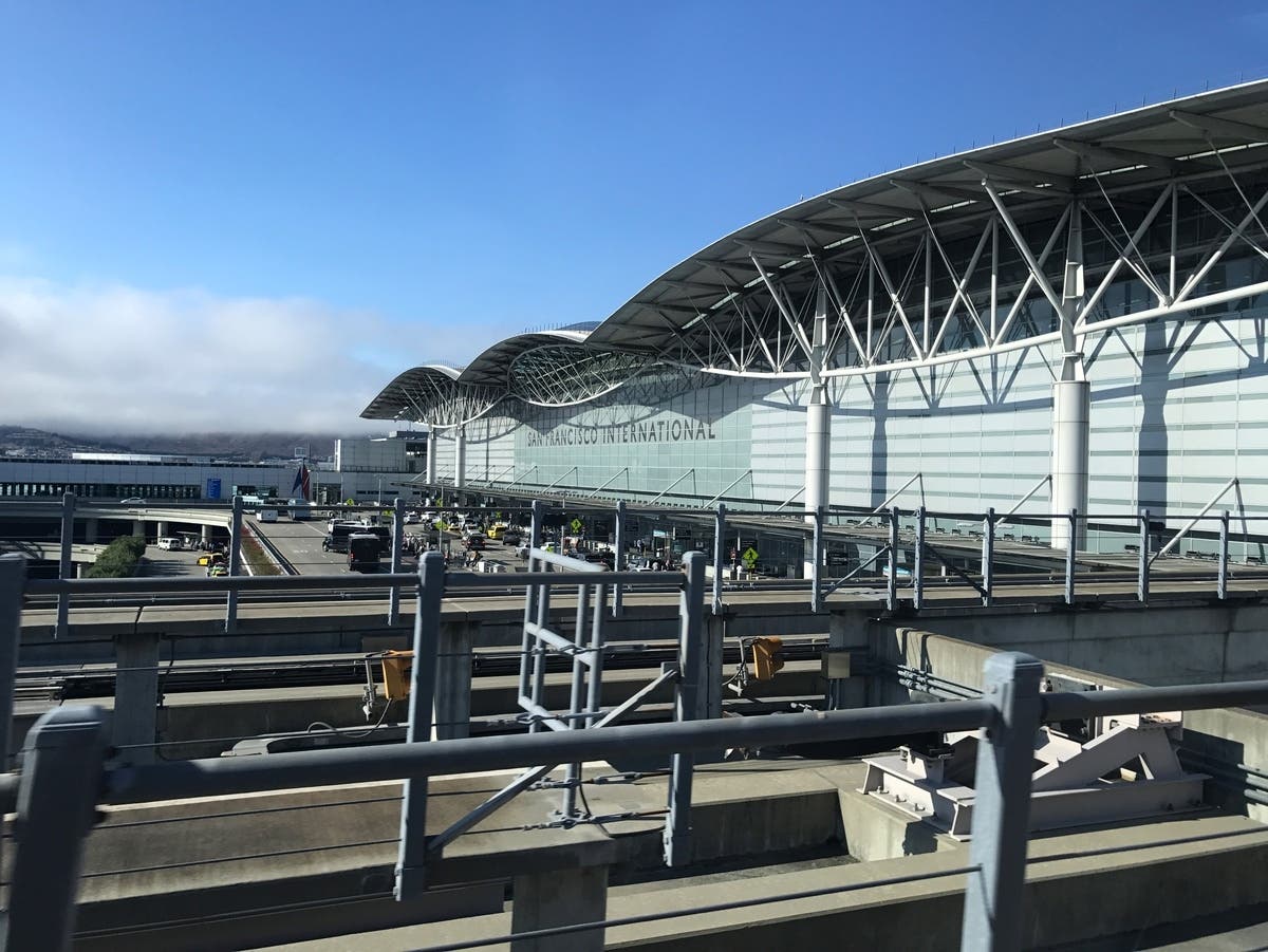 SFO-Bound Flight Makes Emergency Landing Over Odor: Report — Healdsburg Community news